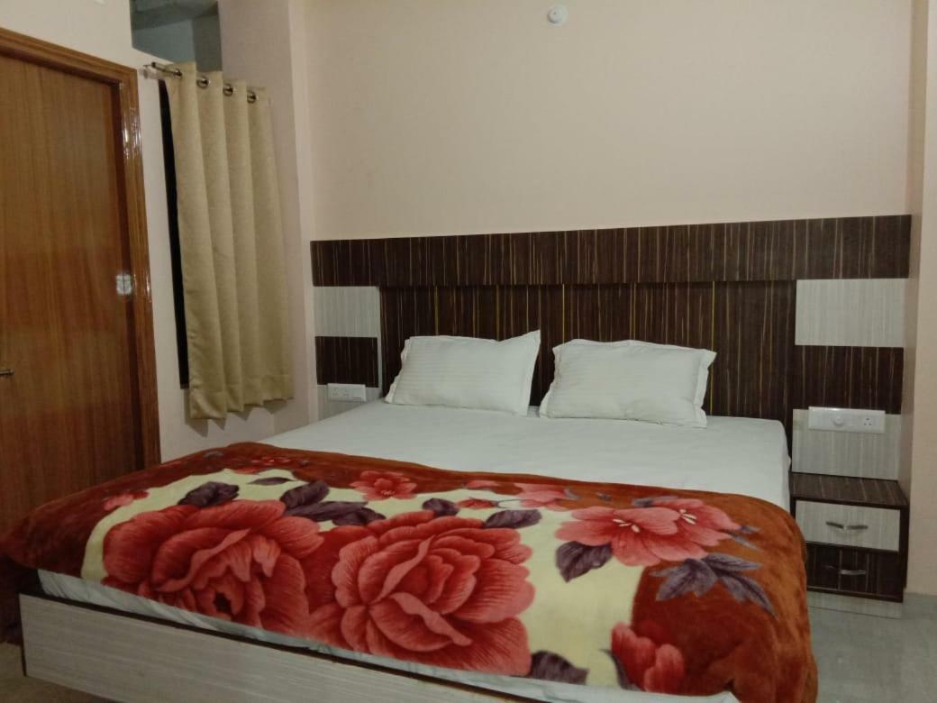 Adb Rooms Hotel De Pal バラナシ エクステリア 写真