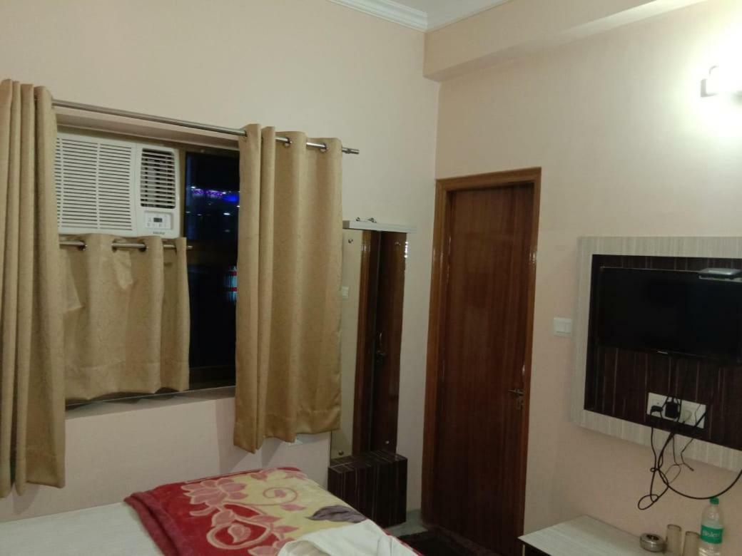 Adb Rooms Hotel De Pal バラナシ エクステリア 写真